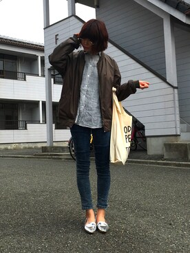 「シルバーパンプス」｜「アイテム（ブルゾン）」を使った、リナさん（レディース・160cm）の春コーディネート