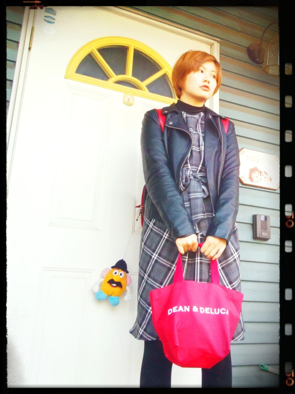 「ワンピース、ライダースジャケット、ポテトヘッド、DEAN&DELUCA、モノトーン、お弁当バック」｜「forever21のグレーのライダース（ライダースジャケット、グレー系）」を使った、オフロスキーさん（レディース・167cm）の冬コーディネートの1枚目の写真