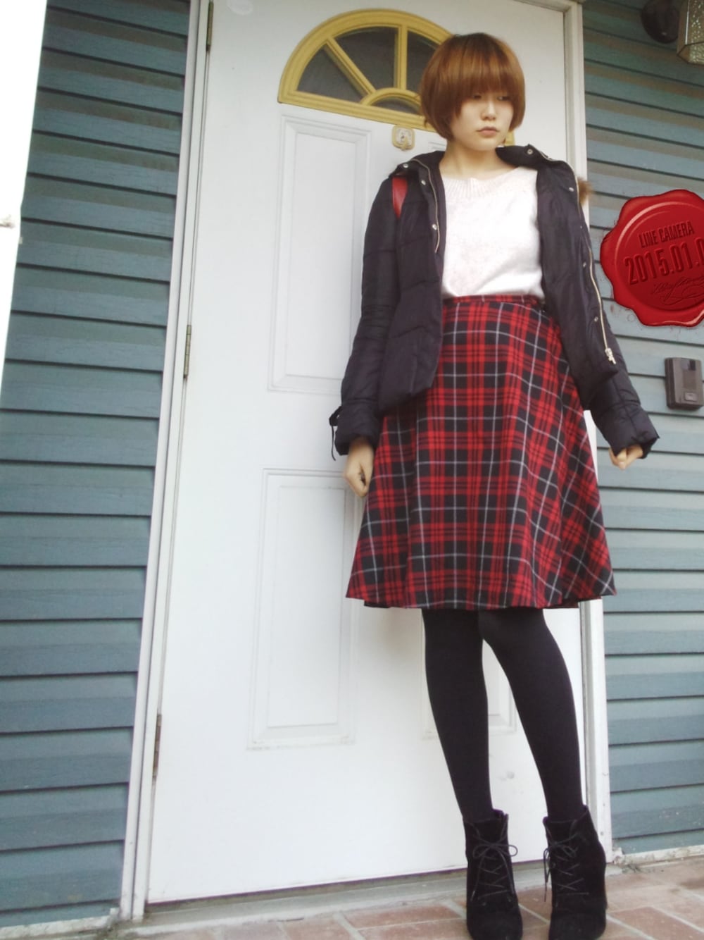 「ニット、チェック、赤チェック、タイツ、ブーティー、Heather」｜「Heatherのアイテム（ニット/セーター、グレー系）」を使った、オフロスキーさん（レディース・167cm）の冬コーディネートの1枚目の写真