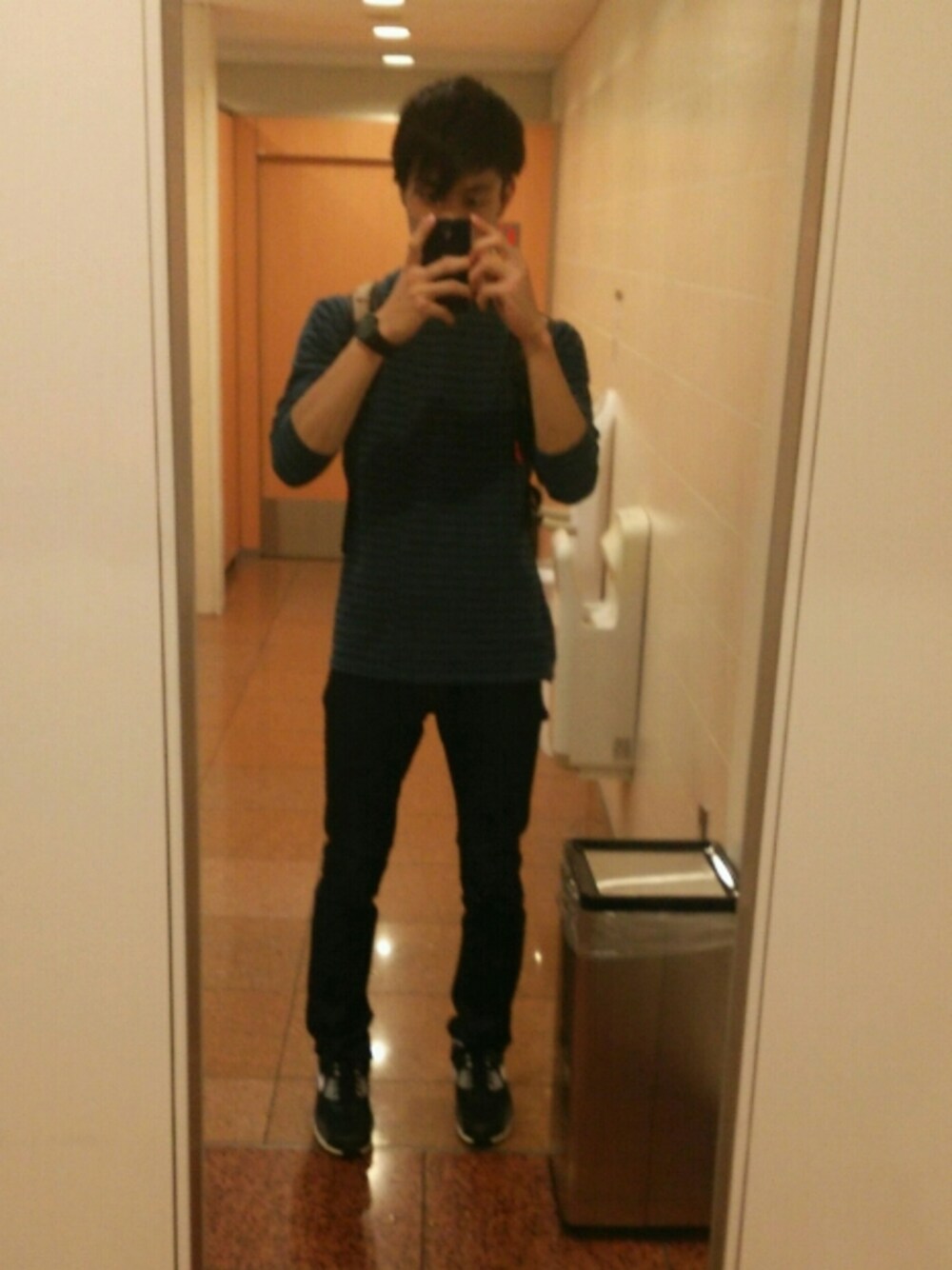 「スニーカー、ジーンズ、ポールスミス、ワンツーコーデ」｜「Paul Smith JEANSのCOMBINATION BORDER L/S CUT&SEWN 【252510 400P】（Tシャツ/カットソー、グリーン系）」を使った、ゆっけさん（メンズ・180cm）の秋コーディネートの1枚目の写真