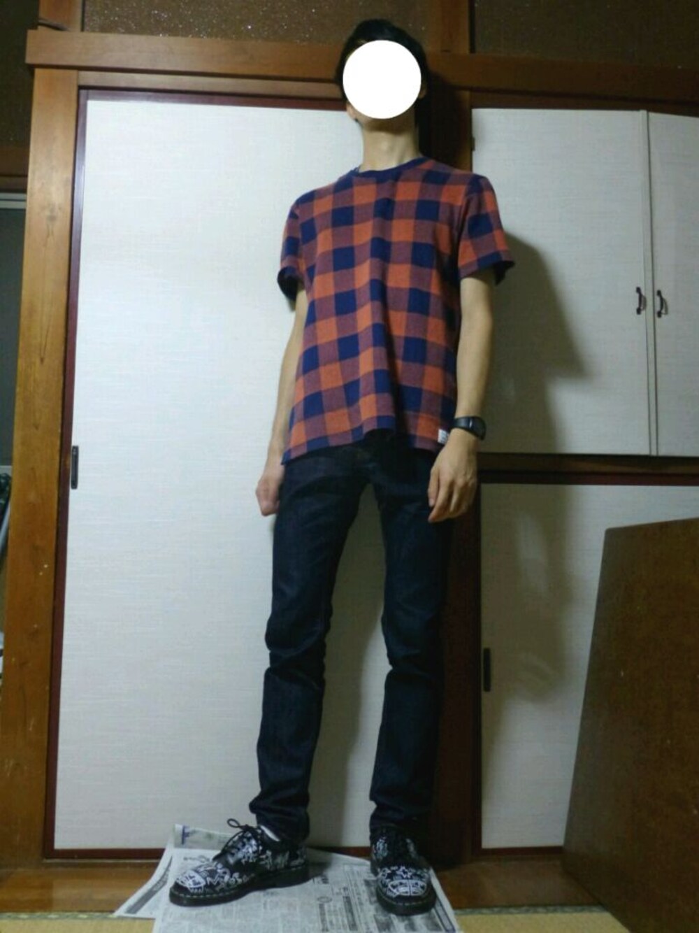 「Dr.Martens、ドクターマーチン、Paul Smith、BLACK LABEL CRESTBRIDGE、ワンツーコーデ、チェックシャツ」｜「Paul Smith JEANSのCHECK CREW-NECK CUT&SEWN 【152502 039P】（Tシャツ/カットソー、オレンジ系）」を使った、ゆっけさん（メンズ・180cm）の秋コーディネートの1枚目の写真