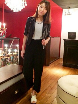 「ブラック×ホワイト」｜「アイテム（ライダースジャケット）」を使った、NATSUさん（レディース・165cm）の冬コーディネート