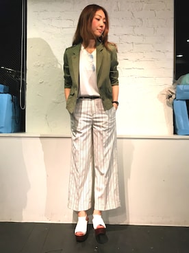 「ストライプパンツ」｜「アイテム（ミリタリージャケット）」を使った、NATSUさん（レディース・165cm）の春コーディネート