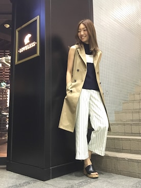 「ストライプパンツ」｜「アイテム（トレンチコート）」を使った、NATSUさん（レディース・165cm）の夏コーディネート