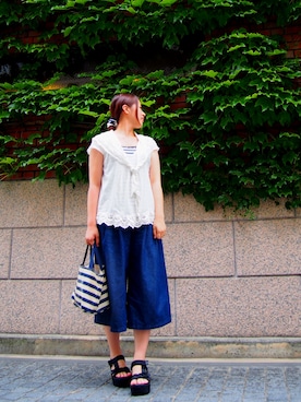 「GU（ジーユー）の（GU）デニムタックガウチョパンツ（パンツ、ブルー系）」を使った、やまこさん（レディース・165cm）の夏コーディネート