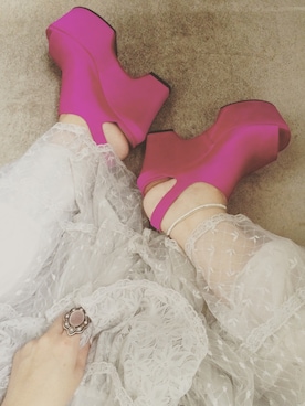 「DRIES VAN NOTEN（ドリスヴァンノッテン）のアイテム（サンダル）」を使った、yuiさん（レディース・160cm）の秋コーディネート