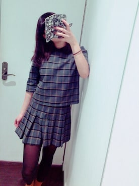 「REDYAZEL（レディアゼル）のアイテム（シャツ/ブラウス、グレー系）」を使った、ぷちょさん（レディース・162cm）の冬コーディネート