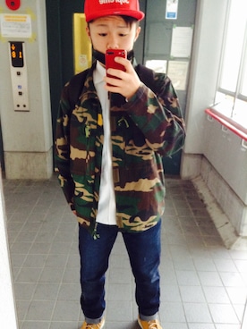 Supreme のキャップを使った「迷彩柄」の人気ファッション