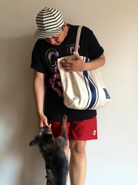 「膝上ショーツ」｜「アイテム（トートバッグ）」を使った、伊藤孝法さん（メンズ・165cm）の春コーディネート