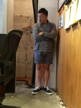 「膝上ショーツ」｜「アイテム（レッグウェア）」を使った、伊藤孝法さん（メンズ・165cm）の夏コーディネート