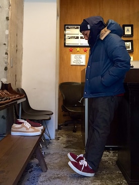 「アイテム（マウンテンパーカー、ブルー系）」を使った、伊藤孝法さん（メンズ・165cm）の冬コーディネート