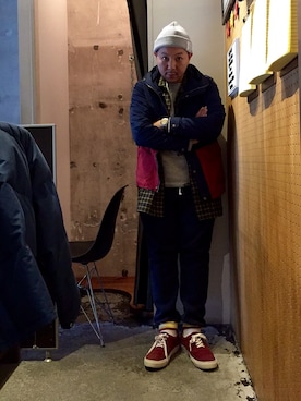 「アイテム（マウンテンパーカー、ブルー系）」を使った、伊藤孝法さん（メンズ・165cm）の冬コーディネート