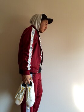 「アイテム（ジャージ、レッド系）」を使った、伊藤孝法さん（メンズ・165cm）の冬コーディネート