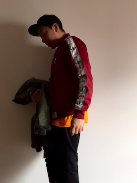 「アイテム（ジャージ、レッド系）」を使った、伊藤孝法さん（メンズ・165cm）の冬コーディネート