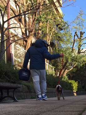 トートバッグを使った 犬の散歩 のメンズ人気ファッションコーディネート Wear