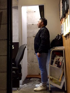 「ブリーチデニム」｜「アイテム（ミリタリージャケット）」を使った、伊藤孝法さん（メンズ・165cm）の冬コーディネート