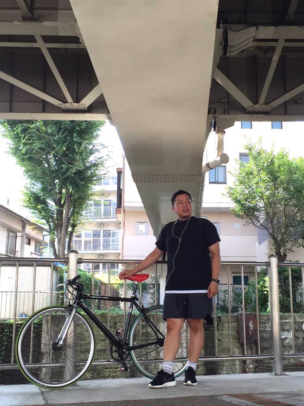 「私服の制服化、自転車スタイル、supreme、NIKE、Apple Watch、Output 、UNITED LOT、LOWLOOM」｜「cannondaleのCANNONDALE CAPO（その他雑貨、ブラック系）」を使った、伊藤孝法さん（メンズ・165cm）の夏コーディネートの1枚目の写真