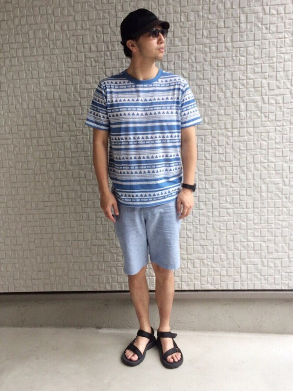 「SEVENDAYS=SUNDAYの手書風オルテガプリント　半袖Ｔシャツ（Tシャツ/カットソー、ブルー系）」を使った、matoruさん（メンズ・174cm）の夏コーディネートの1枚目の写真