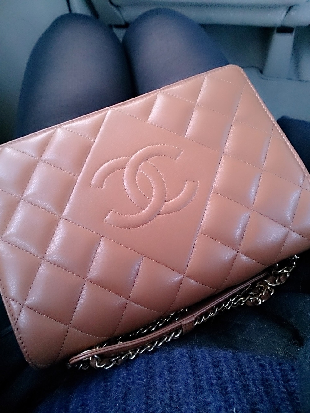 「chanel、シャネル」｜「CHANELのCHANEL（ショルダーバッグ、ベージュ系）」を使った、NegoNekoさん（レディース・158cm）の冬コーディネートの1枚目の写真