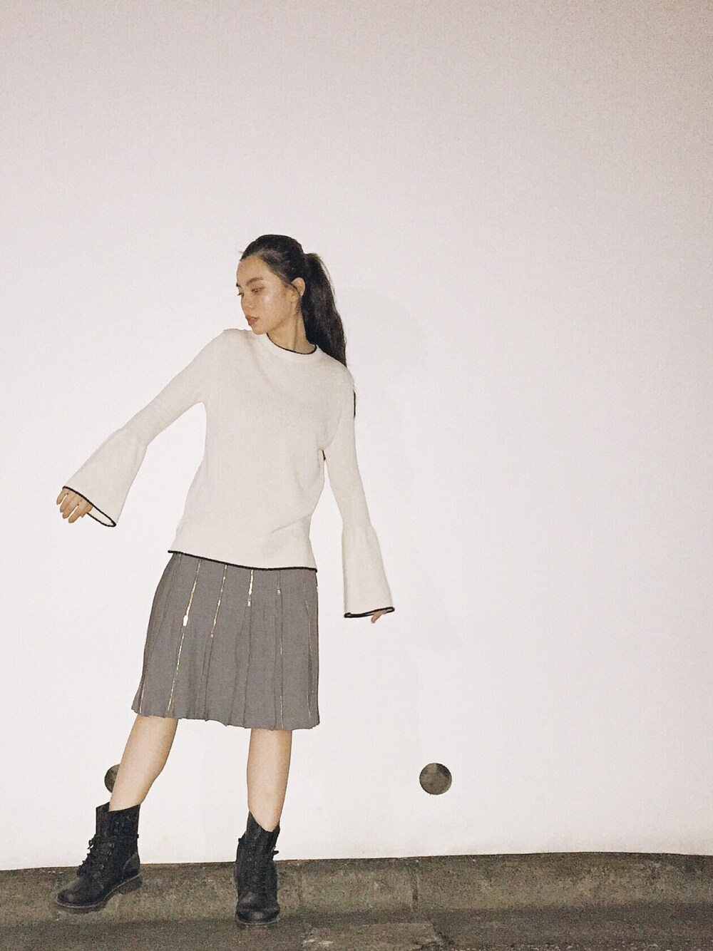 「カジュアルコーデ、ZARA、Dr.Martens、CATCOPY」｜「ZARAのアイテム（トップス、ホワイト系）」を使った、るうこさん（レディース・162cm）の夏コーディネートの1枚目の写真