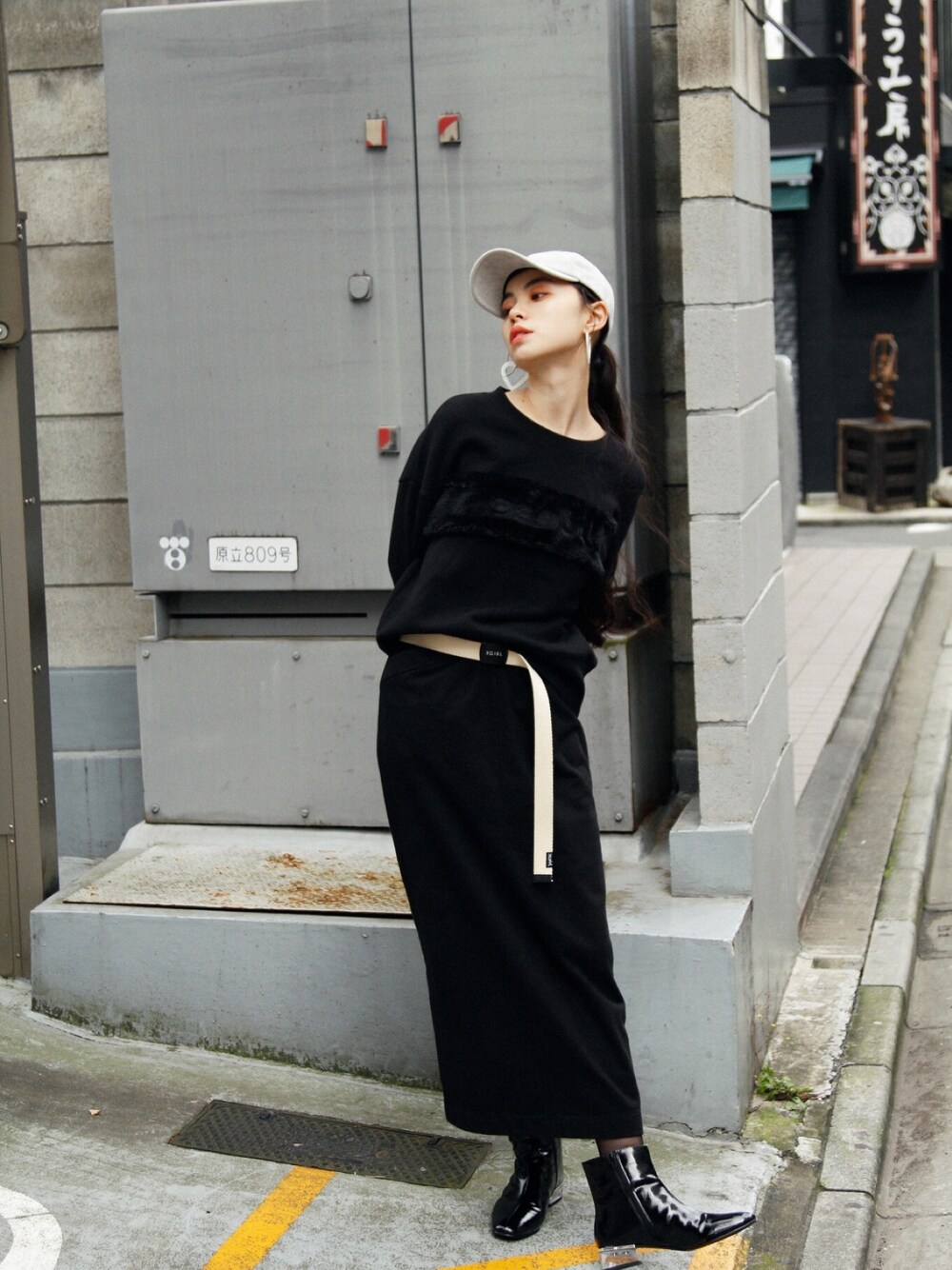 「秋コーデ、ゆるコーデ、x-girl、ブラック」｜「X-girlのLOGO COTTON CAP キャップ/パステルカラー/デイリーユース/帽子/ロゴ/ギフト（キャップ、ホワイト系）」を使った、るうこさん（レディース・162cm）の秋コーディネートの1枚目の写真