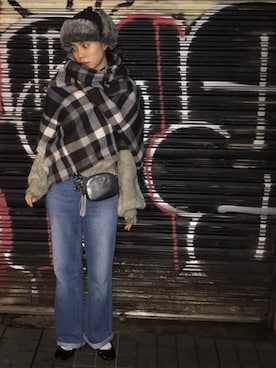 「アイテム（ボディバッグ/ウエストポーチ、シルバー系）」を使った、るうこさん（レディース・162cm）の秋コーディネート