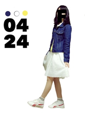 「ホワイトスニーカー」｜「アイテム（デニムジャケット）」を使った、ひかさん（レディース・164cm）の春コーディネート