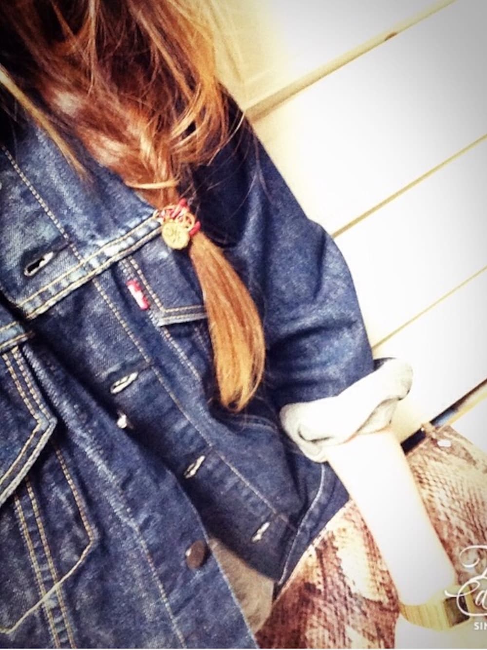 「リーバイス、Gジャン、クラッチバッグ、TODAYFUL」｜「Levi'sのアイテム（デニムジャケット、ブルー系）」を使った、ya-tanさん（レディース・162cm）の秋コーディネートの1枚目の写真