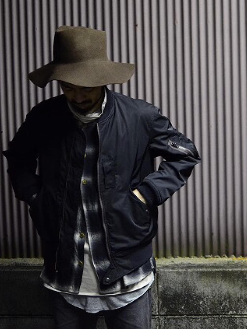 「a vontade、sunday works、pyjama clothing、EYTYS、L2-A、ミリタリー、オンブレーチェックシャツ、タートルネック、コーデュロイパンツ、スニーカー」｜「BRONTE HATのアイテム（ハット、ブラウン系）」を使った、GROOVY-horisakaさん（メンズ・174cm）の秋コーディネートの1枚目の写真