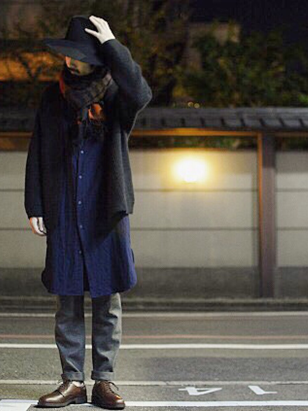 「BRONTEHAT、PYJAMA KNITWEAR、COMMONO reproducts、a vontade、KLEMAN、ハット、ロングシャツ、革靴、ニット」｜「BRONTE HATのアイテム（ハット、ブラック系）」を使った、GROOVY-horisakaさん（メンズ・174cm）の秋コーディネートの1枚目の写真