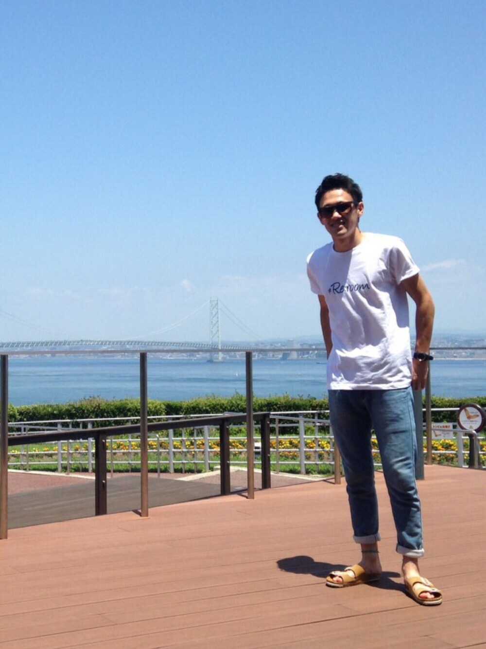 「淡路島」｜「#Re:roomのアイテム（Tシャツ/カットソー、ホワイト系）」を使った、たけたけさん（メンズ・170cm）の夏コーディネートの1枚目の写真