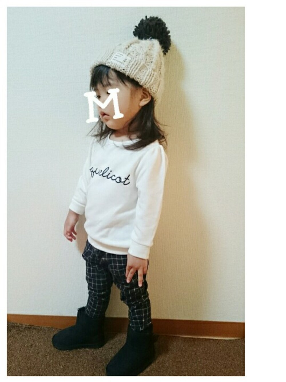 「ニット帽、チェックパンツ、ムートンブーツ、2歳3ヶ月」｜「Handmadeのアイテム（その他、ブラック系）」を使った、marionさん（キッズ・90cm）の冬コーディネートの1枚目の写真