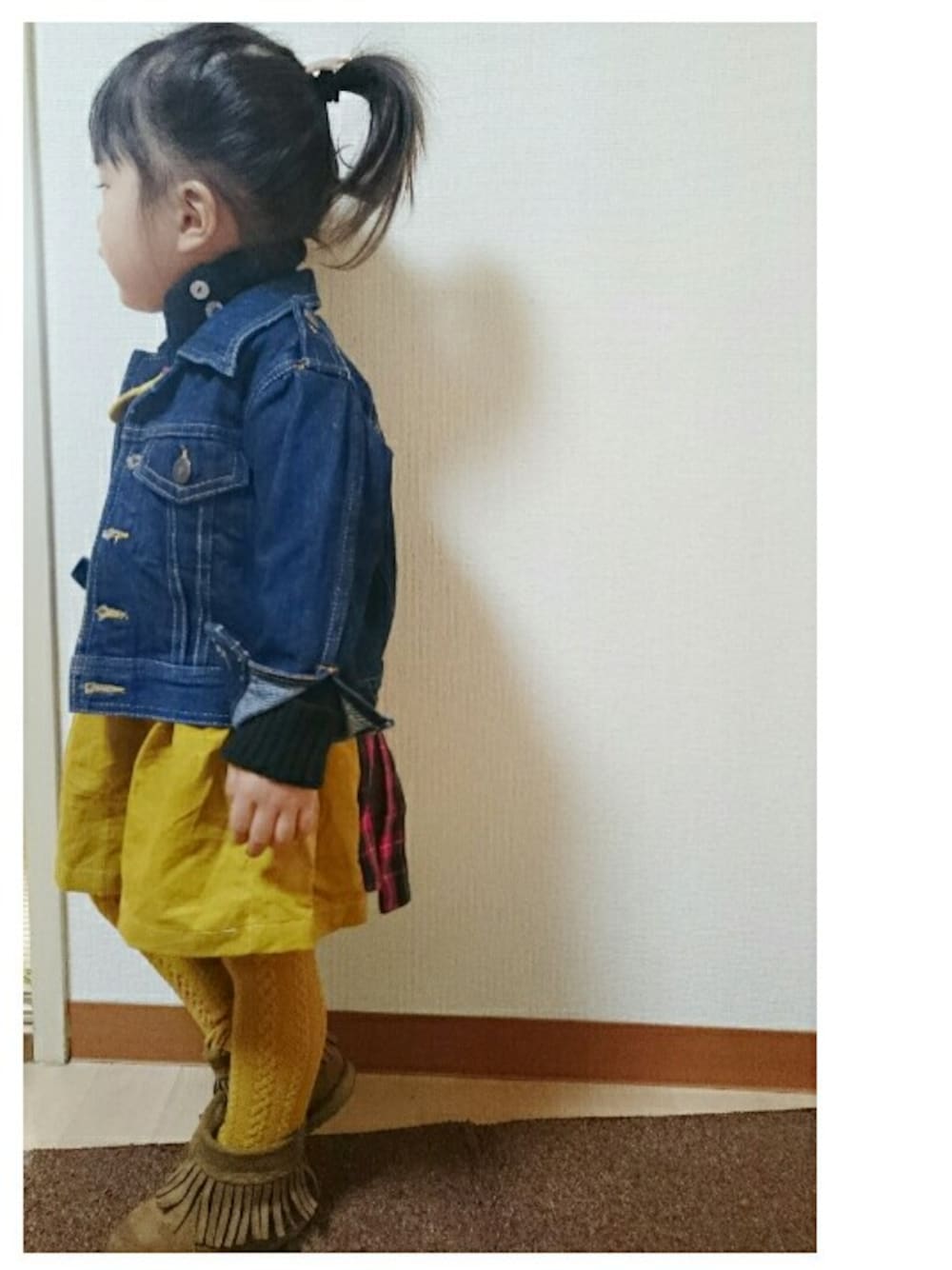 「2歳、2歳3ヶ月、Gジャン、からし色」｜「おさがりのアイテム（デニムジャケット、ブルー系）」を使った、marionさん（キッズ・90cm）の冬コーディネートの1枚目の写真