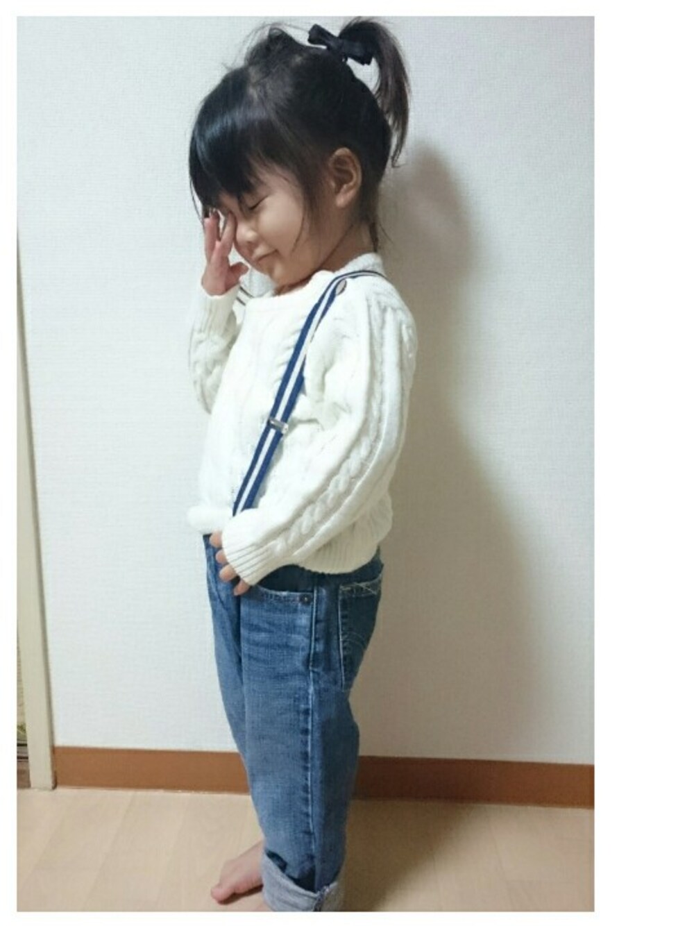 「新年サスペ祭り、2歳、2歳3ヶ月、白ニット、ゆるデニム」｜「Levi's kid'sのアイテム（デニムパンツ、ブルー系）」を使った、marionさん（キッズ・90cm）の冬コーディネートの1枚目の写真