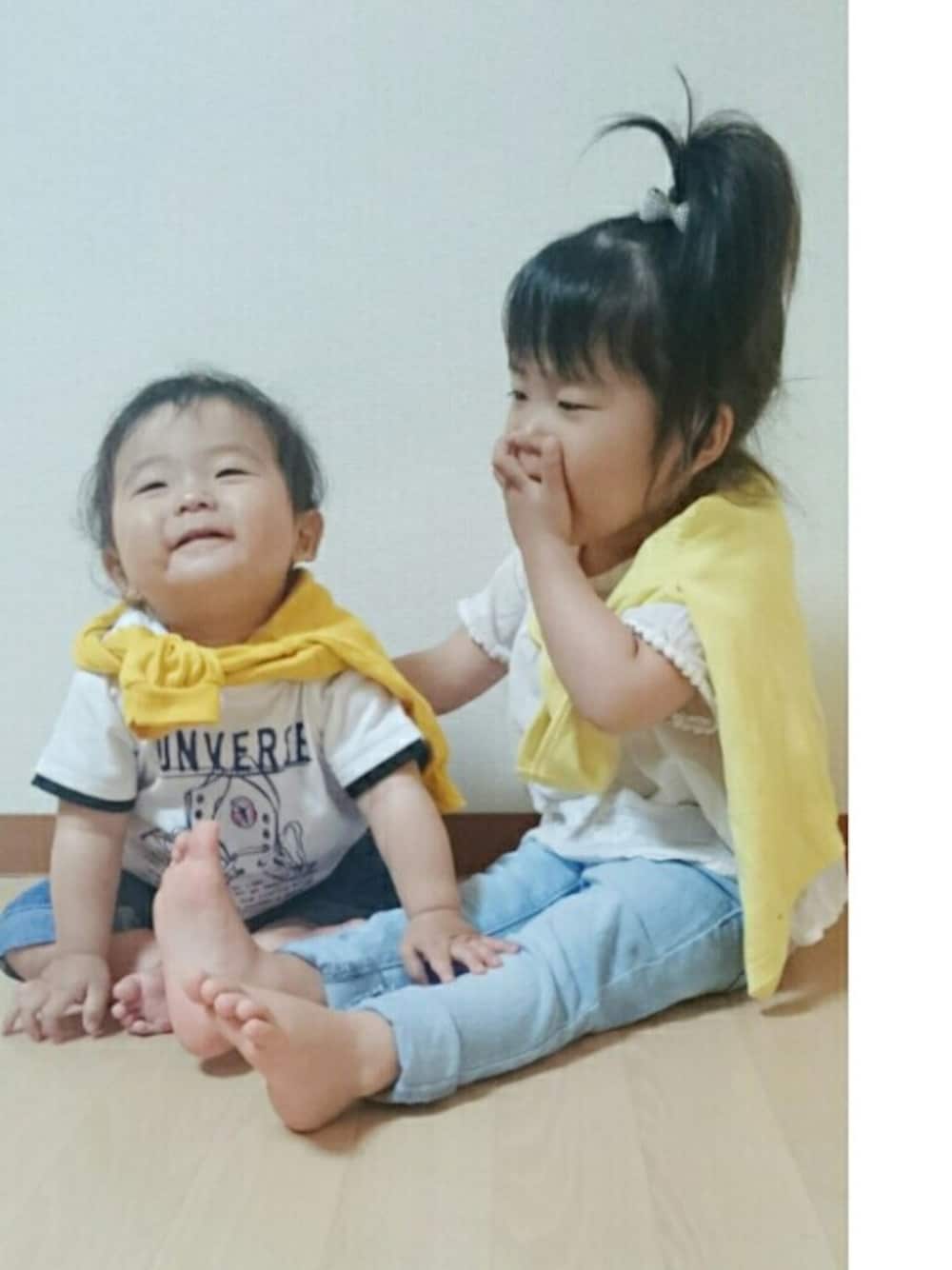「2歳、おんなのこ、9ヶ月、おとこのこ、姉弟、姉弟リンクコーデ、カーディガン肩かけ」｜「ベストバカップルのアイテム（ラッピングキット、その他）」を使った、marionさん（キッズ・90cm）の春コーディネートの1枚目の写真