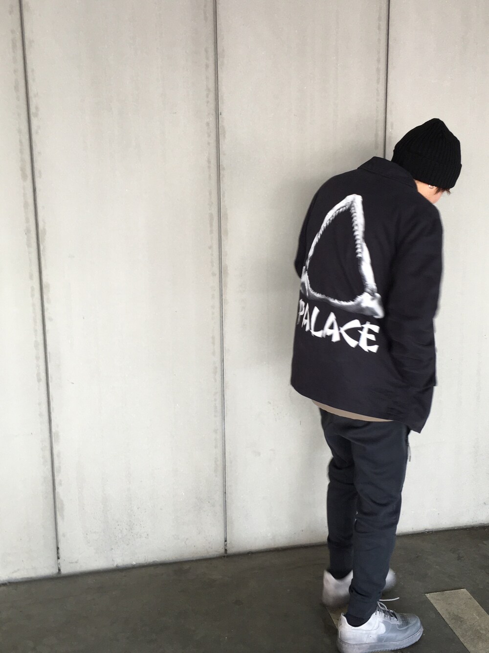 「supreme、シュプリーム、palace、PIGALLE、ピガール、airforce1、エアーフォース1」｜「Supreme のアイテム（ニットキャップ/ビーニー、ブラック系）」を使った、たっちゃん！さん（メンズ・165cm）の冬コーディネートの1枚目の写真