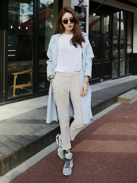 「アイテム（スラックス、ベージュ系）」を使った、ディーホリックさん（レディース・169cm）の冬コーディネート