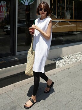 レギンス スパッツを使った 白ワンピース のレディース人気ファッションコーディネート ユーザー ショップスタッフ Wear