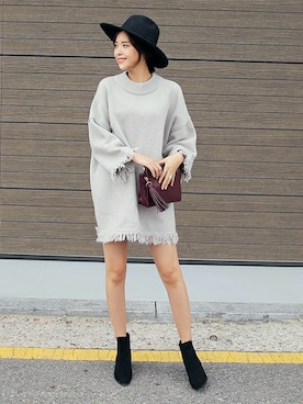 「アイテム（クラッチバッグ、レッド系）」を使った、ディーホリックさん（レディース・166cm）の秋コーディネート