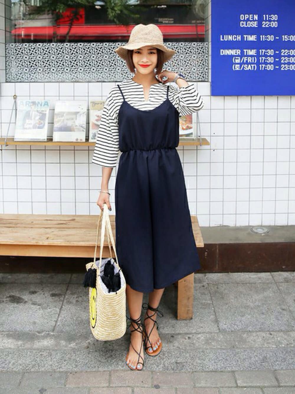 「ボーダー、夏、オールインワン、summer、dholic、マリン、coordinate、レースアップサンダル」｜「DHOLICのウエストゴムワイドレッグジャンプスーツ（つなぎ/オールインワン、ブルー系）」を使った、ディーホリックさん（レディース・165cm）の夏コーディネートの1枚目の写真