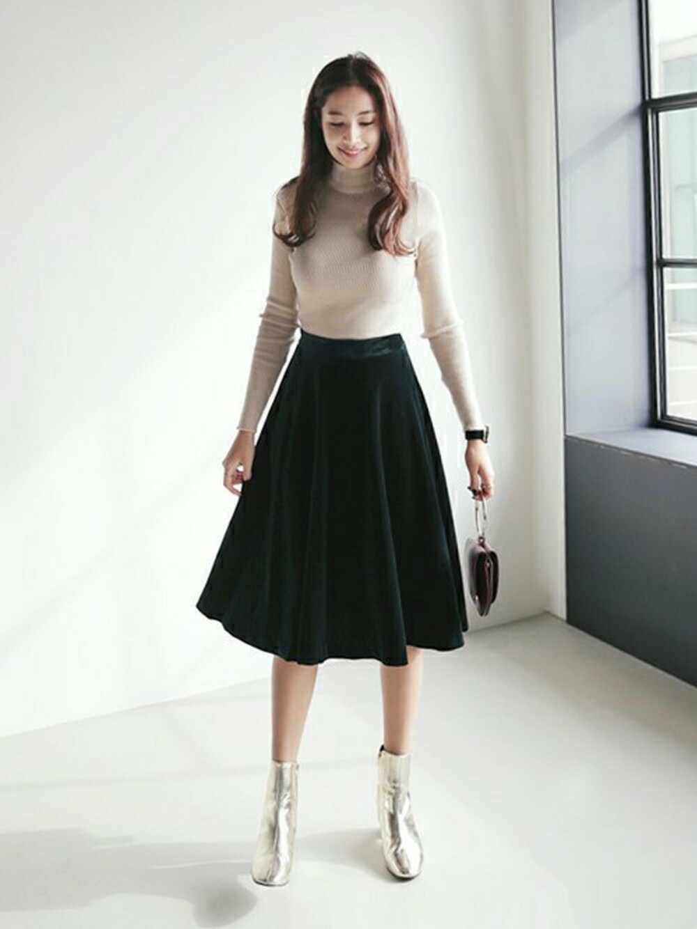 「ニット、フレアスカート、ハイネック、dholic、ベロア、冬、coordinate、秋、ミディ丈スカート、モックネック」｜「DHOLICのべロアバックゴムフレアミディスカート（スカート、グリーン系）」を使った、ディーホリックさん（レディース・170cm）の秋コーディネートの1枚目の写真