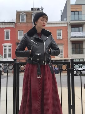 「WINTER STYLE」｜「アイテム（ワンピース/ドレス）」を使った、Jacki Huntingtonさん（レディース・173cm）の冬コーディネート