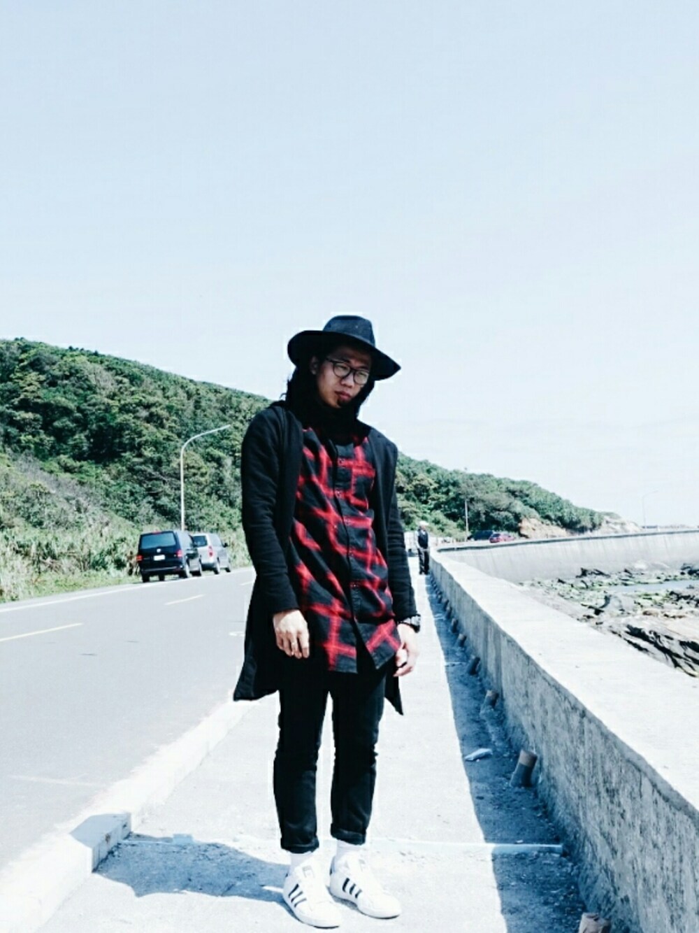 「black、red」｜「TOPMANのアイテム（その他パンツ、ブラック系）」を使った、Locco Kevinさん（メンズ・175cm）の春コーディネートの1枚目の写真