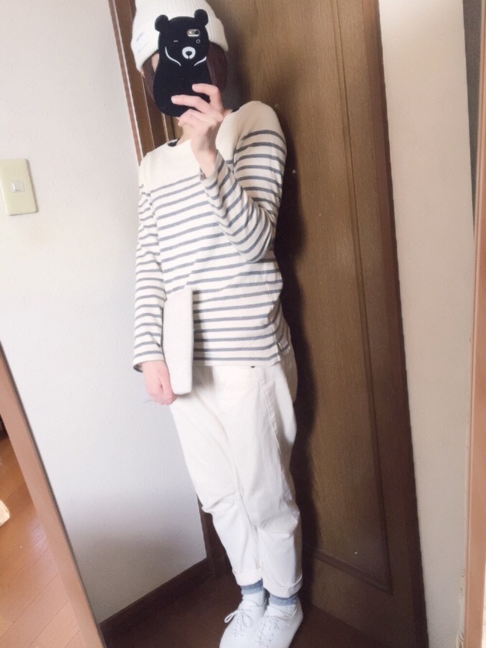 「無印良品のアイテム（Tシャツ/カットソー、ホワイト系）」を使った、ぬ ぬ 。さん（レディース・150cm）の冬コーディネートの1枚目の写真