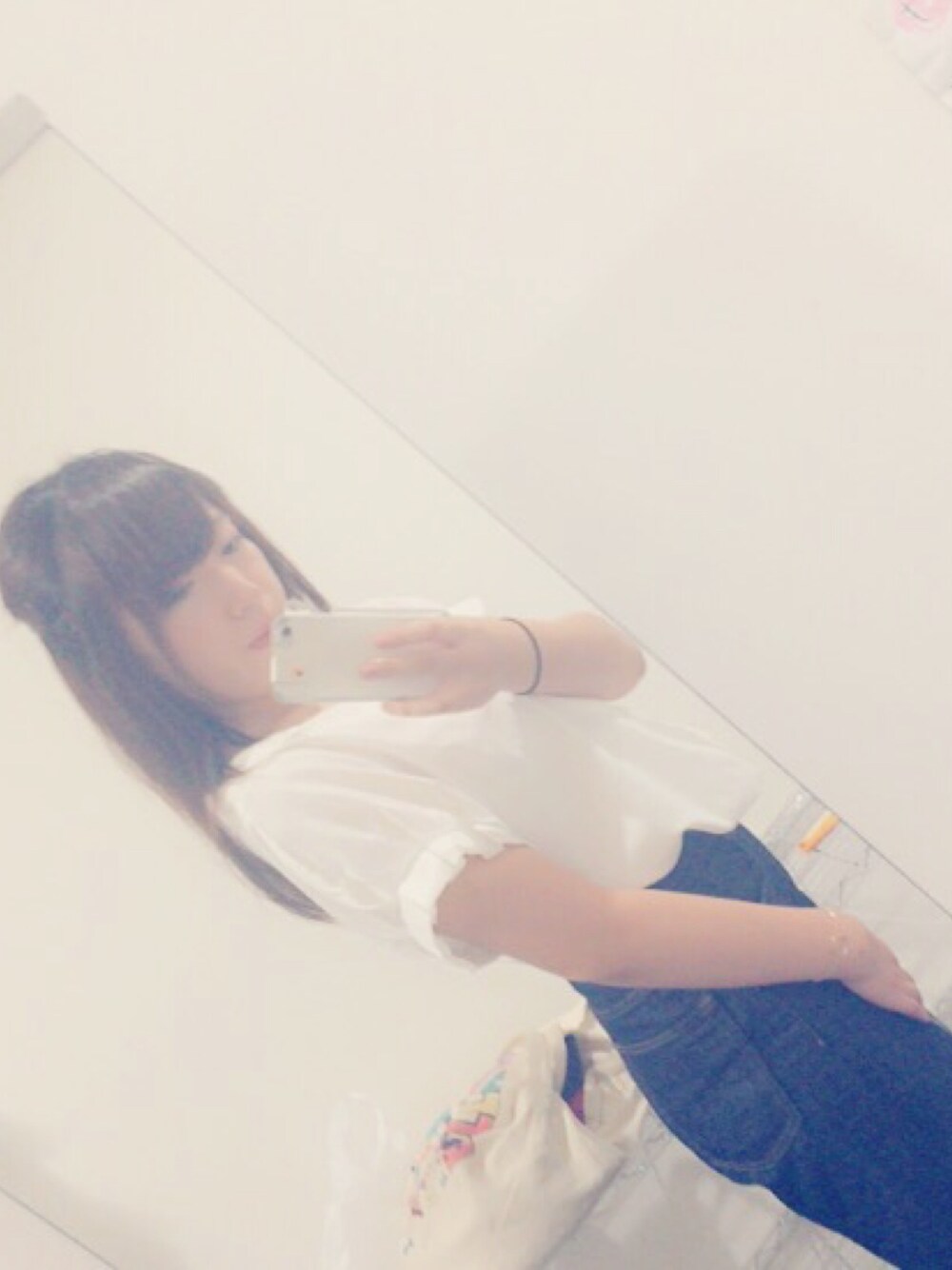 「niko and...のアイテム（シャツ/ブラウス、ホワイト系）」を使った、shellymayさん（レディース・162cm）の秋コーディネートの1枚目の写真