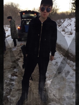 「VERSACE（ヴェルサーチ）のアイテム（スウェット）」を使った、ziheggggさん（メンズ・183cm）の春コーディネート