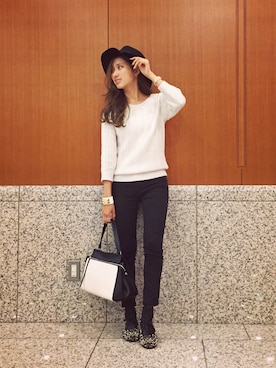 「H&M（エイチ・アンド・エム）のアイテム（ニット/セーター、ホワイト系）」を使った、片山夏実さん（レディース・158cm）の冬コーディネート