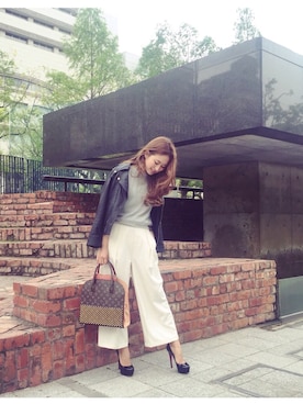 「w closet（ダブルクローゼット）のアイテム（ニット/セーター、グレー系）」を使った、片山夏実さん（レディース・158cm）の春コーディネート