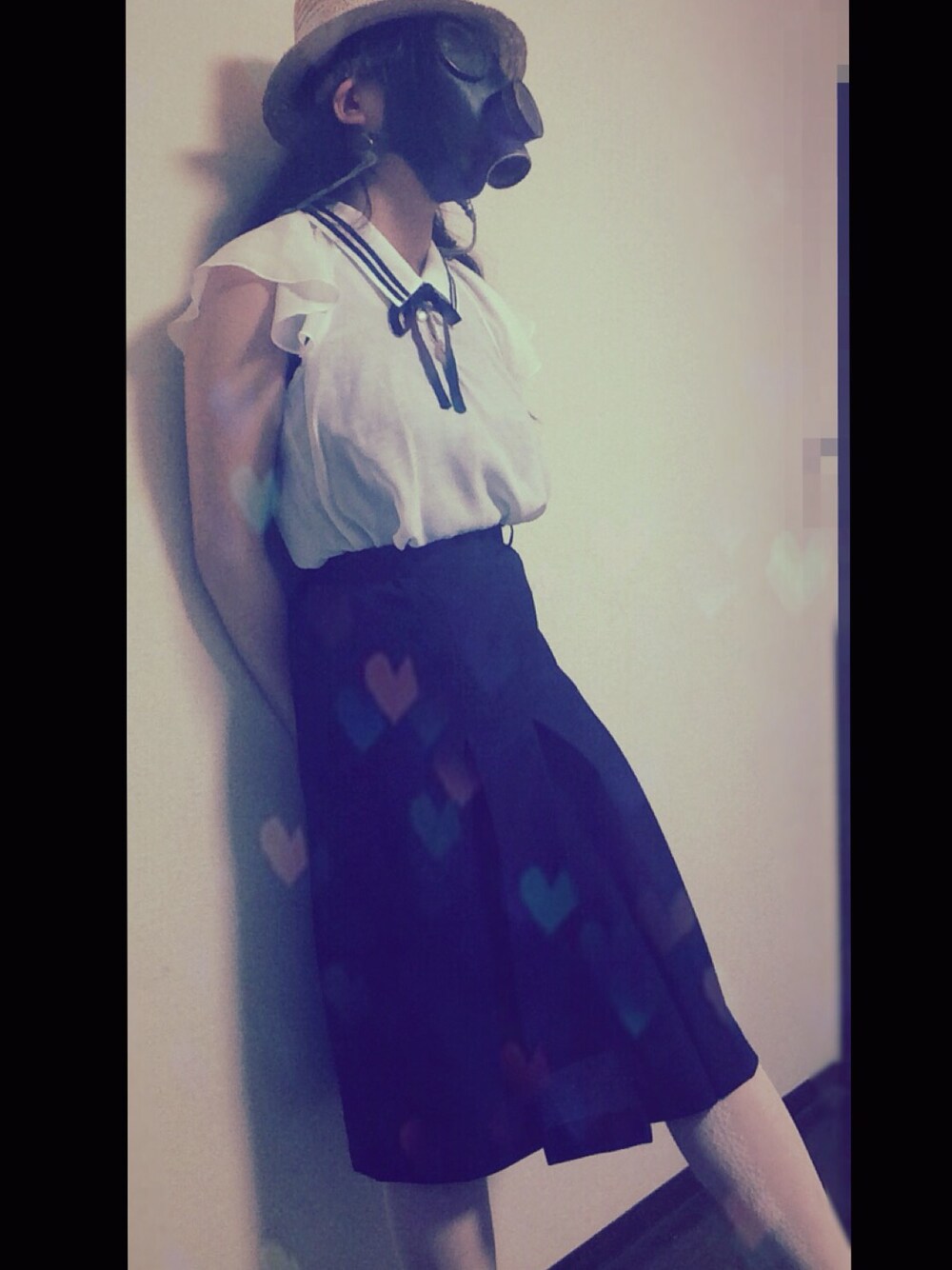 ホワイト系のシャツ/ブラウス、ブラック系のその他、その他のその他を着用したレディースの冬コーディネートの1枚目の写真