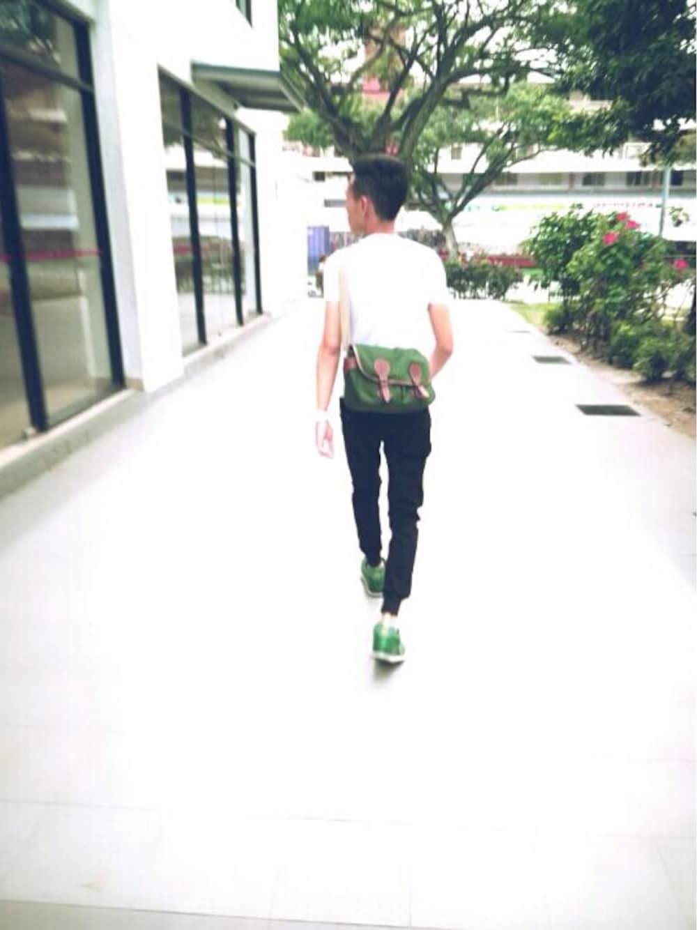 「New Balance、cotton on、G-SHOCK、CASIO、igsg、green、whitexblack、BKK、GATSBy」｜「ZARAのアイテム（Tシャツ/カットソー、ホワイト系）」を使った、Ng Joelさん（メンズ・170cm）の冬コーディネートの1枚目の写真